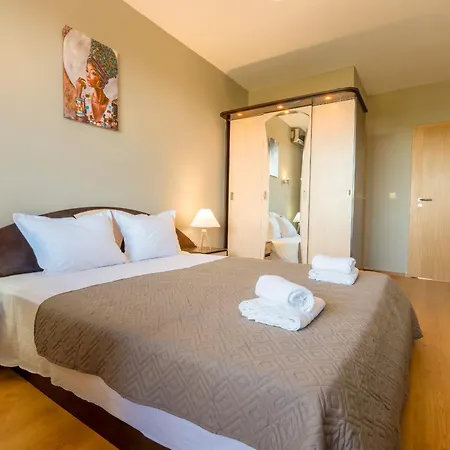 Apartment Zelenika With Free Parking Warna